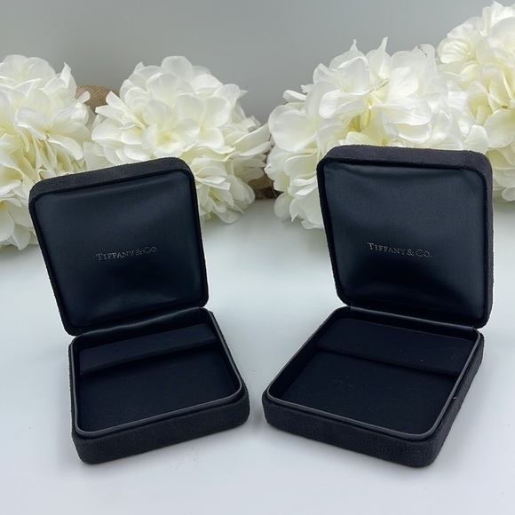 TIFFANY & Co Black Suede Earring Presentation Box - Picture 2 of 7